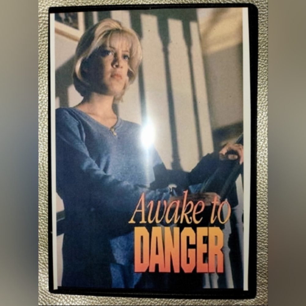 Awake To Danger ~ (Dvd 1995) ~ Tori Spelling ~ Michael Gross ~ ULTRA RARE
